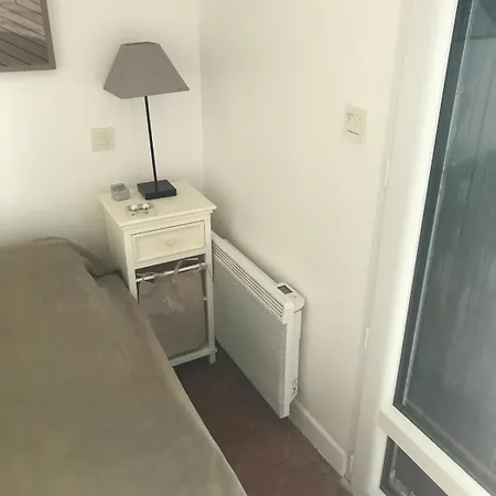 Maison Charmante, Pied Dans L'eau