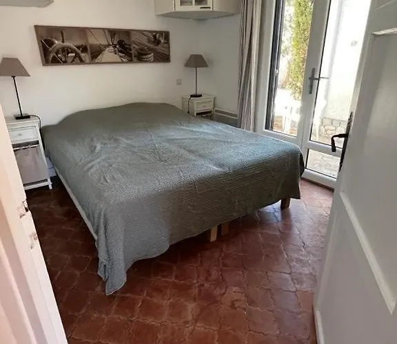 Maison Charmante, Pied Dans L'eau Βίλα